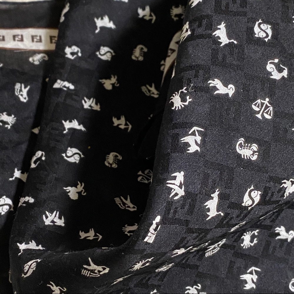 FENDI Authentic FF Logo Signature Black Scarf - Picture 5 of 8